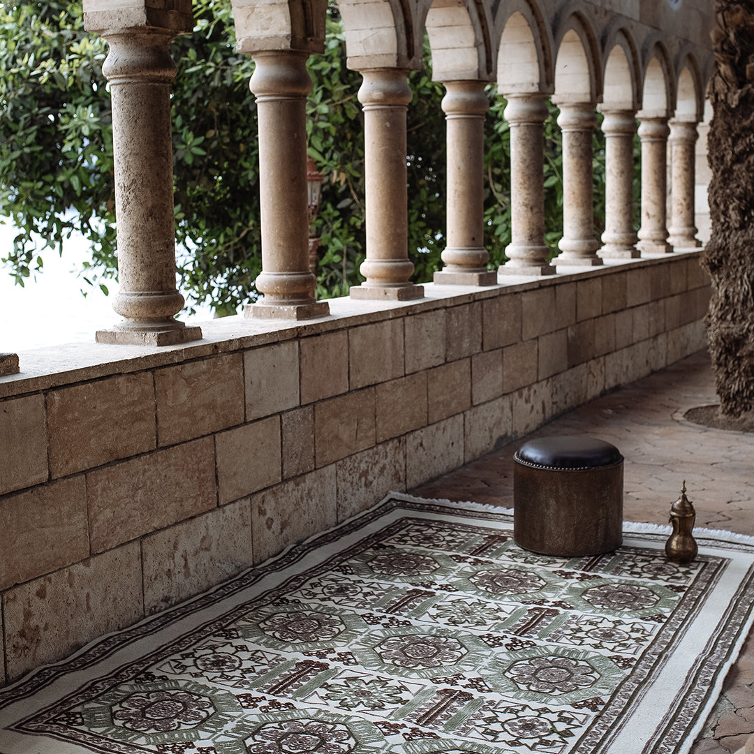 Palmette Hand-knotted Carpet